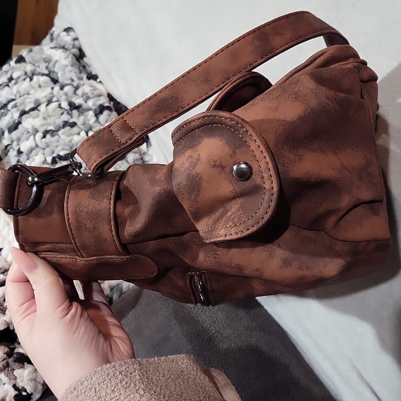 KL928 Crossbody Bag - Picture 13 of 16